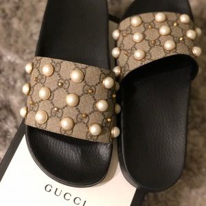 Beige Ebony Gucci sandals size 10b .. never worn.